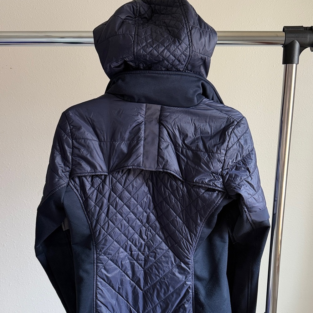 Athleta Women's Quilted Navy Jacket - Picture 7 of 8